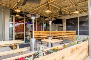 Beach-Hut-Deli-13
