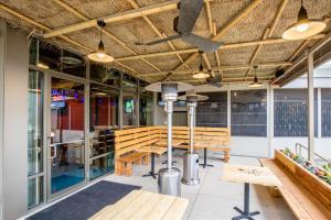 Beach-Hut-Deli-15