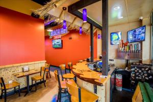 Beach-Hut-Deli-16