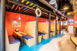 Beach-Hut-Deli-2
