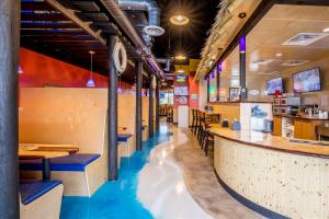 Beach-Hut-Deli-3