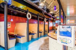 Beach-Hut-Deli-6